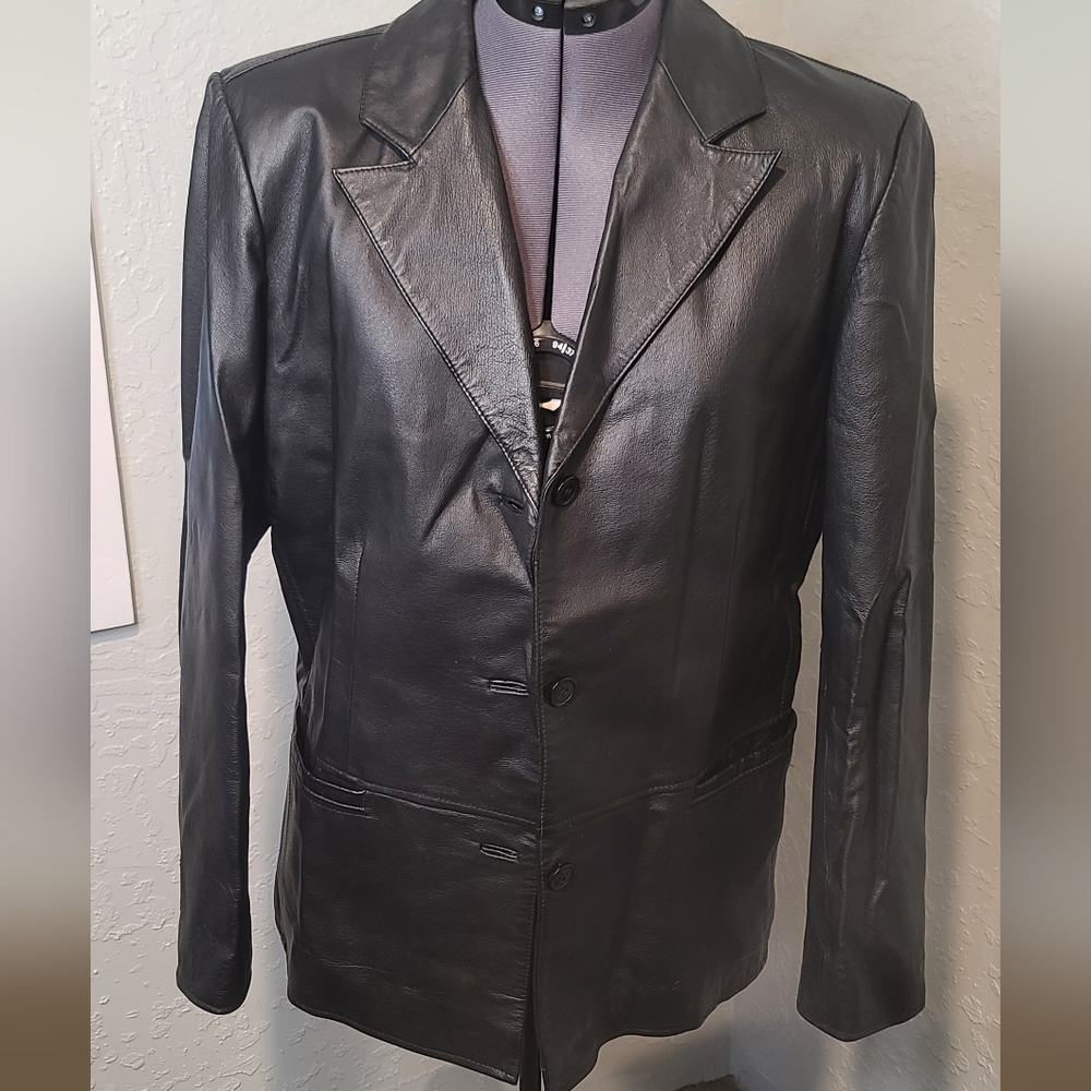 Clio 100% leather jacket fully lined black women's size Medium